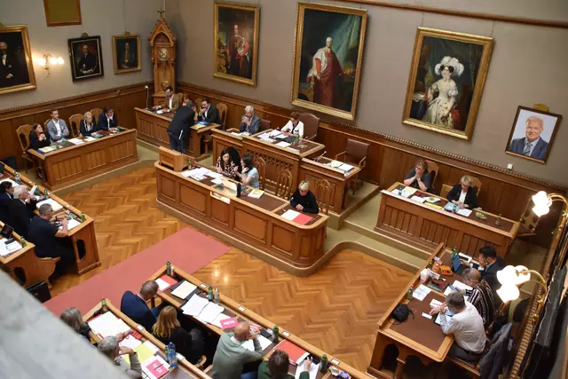 Gemeinderatssitzung in Baden: Zahlreiche Gebührenerhöhungen wurden beschlossen. | Foto: Preineder