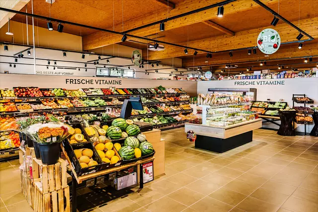 In diesem Markt kam ein neues Ladenkonzept zur Anwendung. | Foto: REWE Großhandel GmbH/Leonardo Ramirez Photography