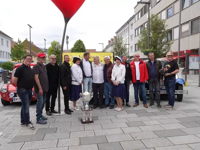 Zur Pressekonferenz für die 25. Murtal Classic hatte Obmann Pepe Kriebernegg den von der Wohlfühlpraxis Dr. Heimo Korber gesponserten Pokal für den Gesamtsieger mitgebracht. Vbgm. Renè Jäger und Heinz Mitteregger für den Tourismus: Kriebernegg muß weitermachen!