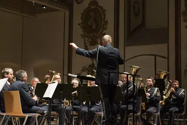 Johannes Biegler überzeugte als Dirigent des Abends.  | Foto: Sophia Braun