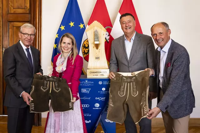 Die Trophäen für das Austrian Alpine Open setzen Regionalität und Brauchtum in den Vordergrund. | Foto: SalzburgerLand Tourismus