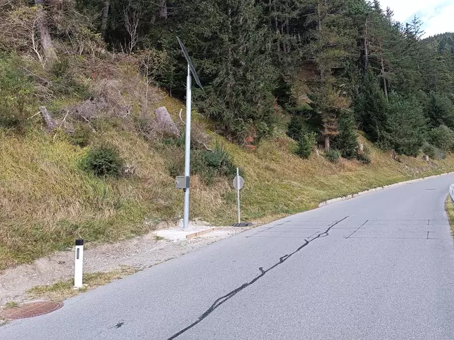 Eine Zählstelle neben der Straße. Insgesamt gibt es rund 200 davon im ganzen Land. | Foto: Land Tirol