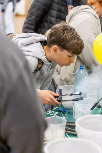 Im Versuchslabor bei der Regionalmesse Zukunft  anpacken rauchten nicht nur die Köpfe. | Foto: Christian Husar