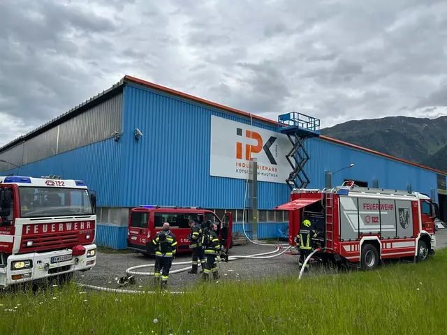 Fünf Feuerwehren und ein RTW des Roten Kreuz standen im Einsatz | Foto: FF Kötschach-Mauthen