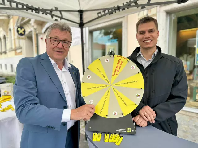 Bürgermeister Martin Falk versuchte sein Können am Glücksrad. Mit Erfolg! | Foto: Markus Kahrer