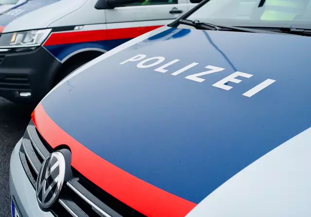 Einsatz bei der Landesberufsschule Neunkirchen wegen einer Bombendrohung. | Foto: Santrucek