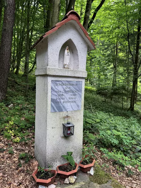 Das Schwedenkreuz ist ein vermutlich historische Flurkreuz aus dem Dreißigjährigen Krieg  | Foto: Franz Dörr