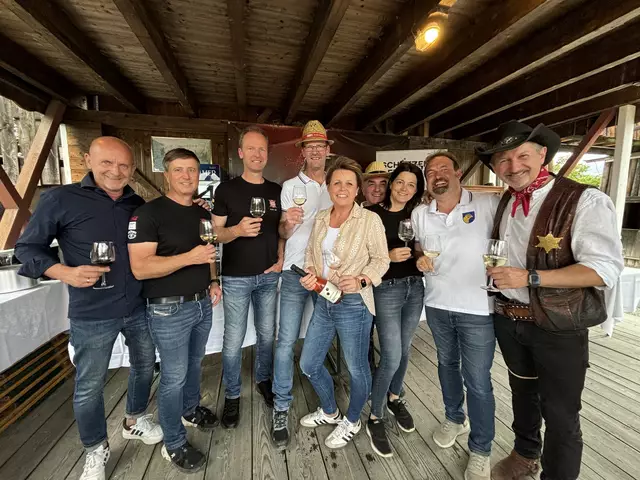 Treffpunkt Lucky Town: Gerhard Unger, Christian Kolonovits, Wolfgang und Norbert Muhr, Eva Unger, Heinz Ringbauer, Katrin Herbst, Markus Appenzeller und Sascha Wurglits | Foto: Michael Strini