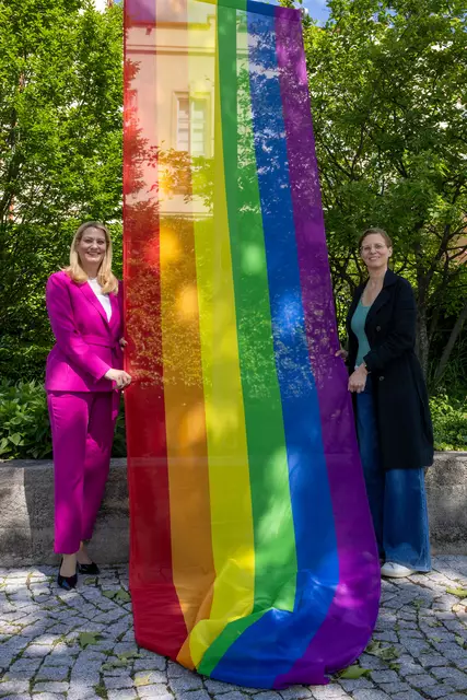 Jedes Jahr im Juni wird weltweit im Rahmen des Pride Month für gesellschaftliche Akzeptanz der queeren Community demonstriert.  | Foto: Büro LR Winkler/Novak