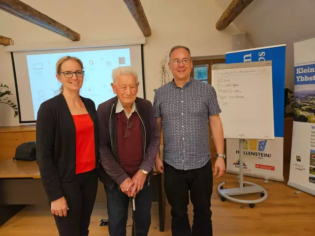 „Es ist uns ein großes Anliegen, dass niemand im digitalen Wandel zurückgelassen wird“, betonte SPÖ-Bürgermeisterin Manuela Zebenholzer (im Bild links). | Foto: Gratzer/Gemeinde