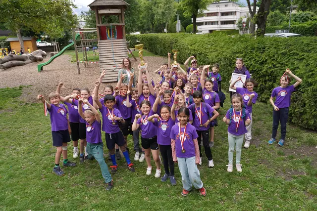 Die glücklichen Gewinner und Gewinnerinnen des großen Teamball-Abschlussturniers 24/25.  | Foto: Alicia Martin Gomez