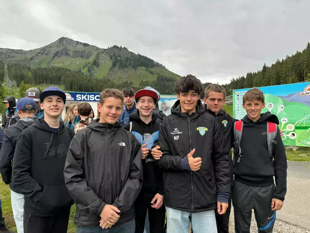 Die Jugendlichen ließen sich auch von kaltem Wetter und Regen nicht vom Lebensmarsch abhalten. | Foto: ARGE Jugend