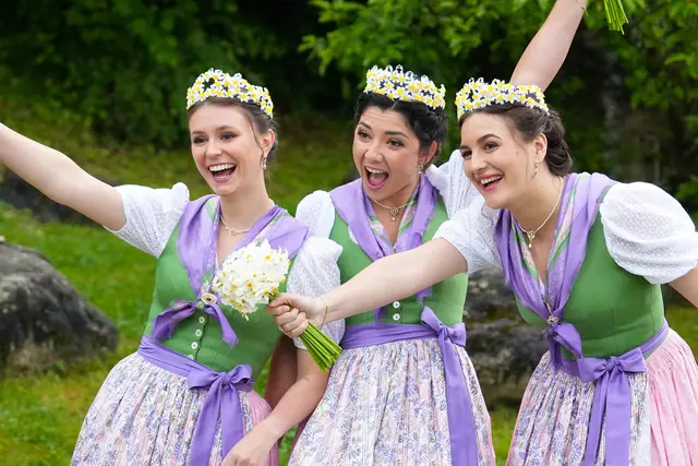 Trotz des mehrere Stunden andauernden Fotoshootings ließen sich die Narzissenhoheiten ihren Spaß nicht nehmen. | Foto: Stefan Schubert