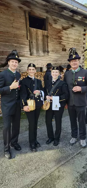 Kameraden mit Marketenderinnen Jochberg Wald Wallfahrt | Foto: Kameradschaft Piesendorf/Fanninger