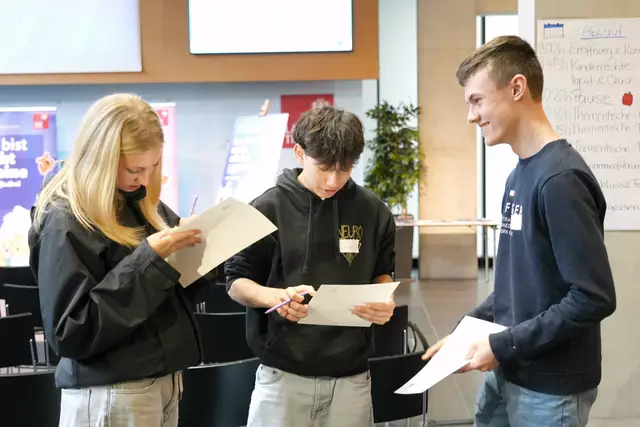 Auch ein Quiz war Teil des Programms. | Foto: Land Tirol/Dominik