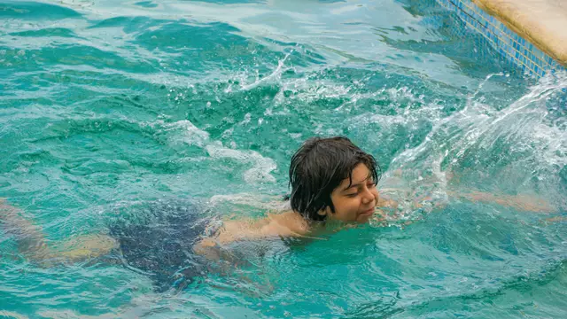 1.096 kostenlose Schwimmkursplätze für Kinder und Jugendliche werden diesen Sommer angeboten. | Foto: shawki alhameed/unsplash