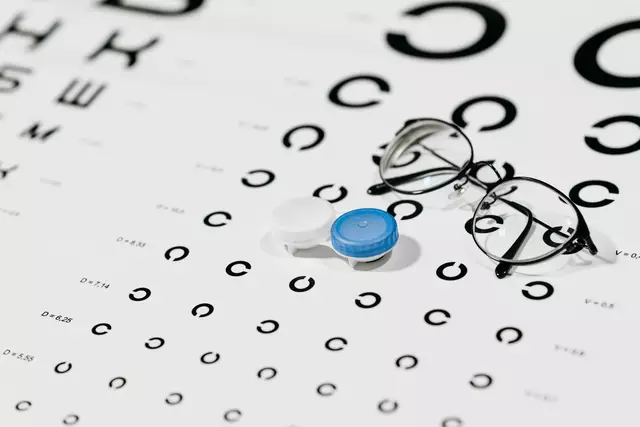 Wenn du bemerkst, dass sich das Sehen verändert hat, solltest du zu einem Optiker oder zum Augenarzt gehen. | Foto: Pexels