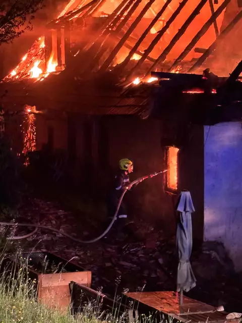 Ein riesiger Feuerschein war in der Gegend zu sehen. | Foto: BFV Voitsberg