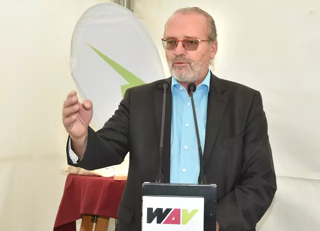 WAV-Obmann Damberger begrüßt die neuen Bewohner | Foto: Herbert Schleich