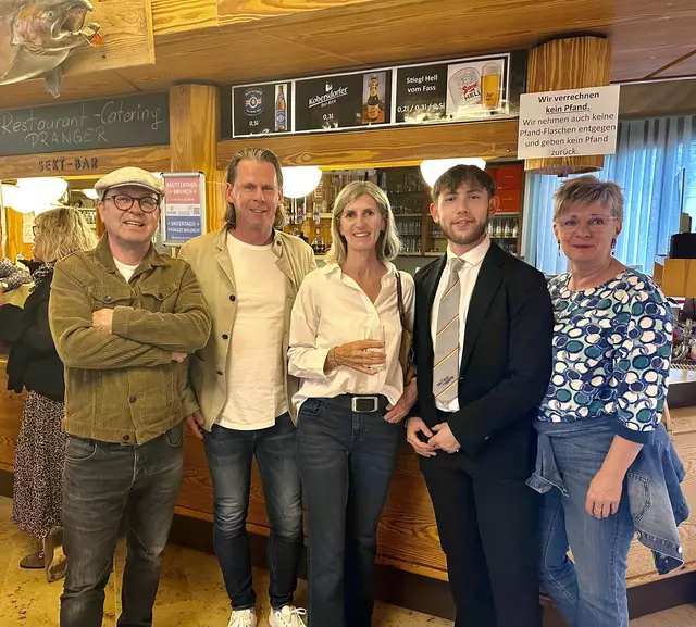 Gemütliches Beisammensein und nette Gespräche nach dem Konzert  | Foto: Lisa Stöckl 