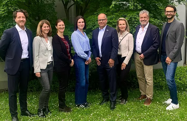 Der bestätigte Vorstand – Thomas Berhuber, Regina Rogner, Andrea Schimpl, Alyssa Aigner, Obmann Christoph Patzalt, Ingrid Aigner-Schatz, Reinhold Sahl und Radomir Stanic. | Foto: Union Neuhofen 