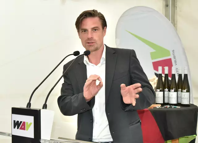 Architekt Litschauer präsentiert das nachhaltige Konzept | Foto: Herbert Schleich