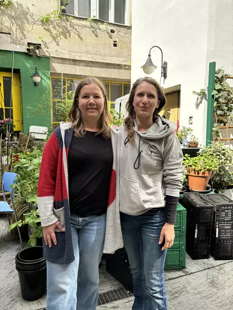Sozialberaterin Tamara Gruber-Koll (links) und Bereichsleiterin der Wohnhilfe, Florina Walch. | Foto: Nathanael Peterlini/MeinBezirk