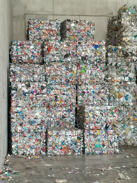 Fertige Würfel für den Transport zu einer Recyclinganlage. | Foto: GVU Scheibbs und GemeindeTV