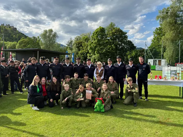 Die Schwabegger Feuerwehrjugend siegte im Gruppenbewerb in der Kategorie Silber. | Foto: MeinBezirk.at