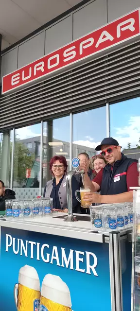 Marktleiterin vom EUROSPAR Gleisdorf und Mitarbeiter des Marktes | Foto: Paul Kaiserfeld 