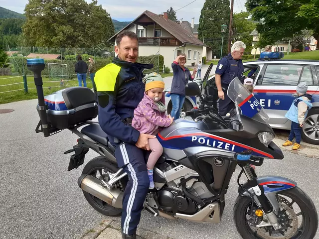Einmal auf einem Polizei-Motorrad Platz nehmen... | Foto: Kindegarten St. Oswald ob Eibiswald