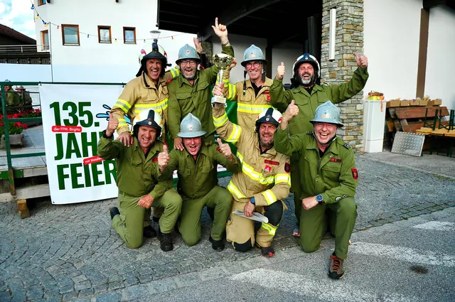 Auch in Götzens wurde gejubelt: Sieg für die Bewerbsgruppe Götzens 2 in der Kategorie mit Alterspunkten. | Foto: Hassl