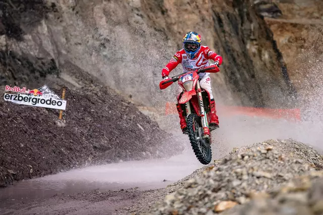 Josep Garcia (Esp, KTM) fährt Bestzeit am ersten Renntag des Blakläder Iron Road Prolog. | Foto: Red Bull Erzbergrodeo