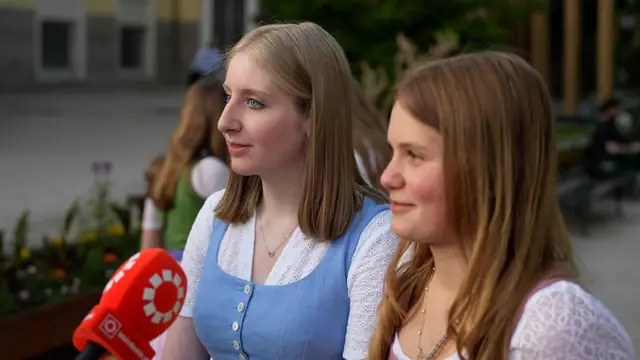 Ohne Tracht das Narzissenfest in Bad Aussee: Totales No-Go oder voll ok? Wir haben bei den Festbesucherinnen und Besuchern nachgefragt. | Foto: Stefan Schubert