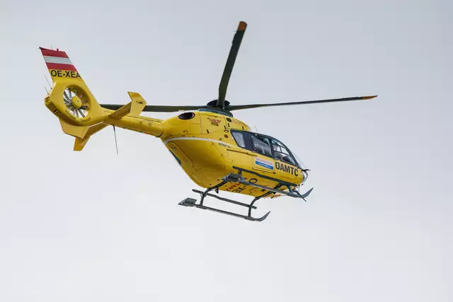 Die Verunfallten wurden zum Teil mit dem Hubschrauber ins Krankenhaus gebracht. (Symbolfoto) | Foto: stock.adobe.com/at/Elles Rijsdijk