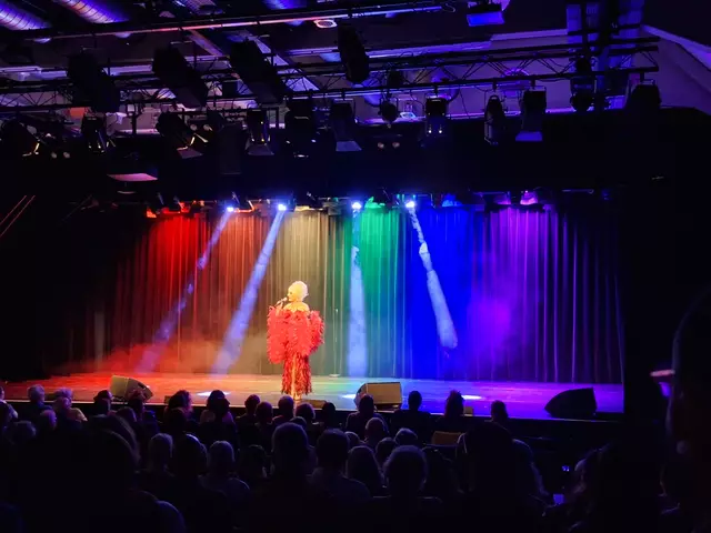 Der "Rainbow Circus" in der "Bühne im Hof" – sinnlich und poetisch, quirlig und quietschlebendig  | Foto: Irmi Stummer