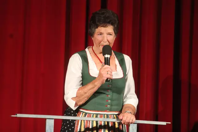 Auch ein paar Gedichte von Annerl Kleinhappel wurde den Gästen präsentiert. | Foto: MeinBezirk/Hofmüller