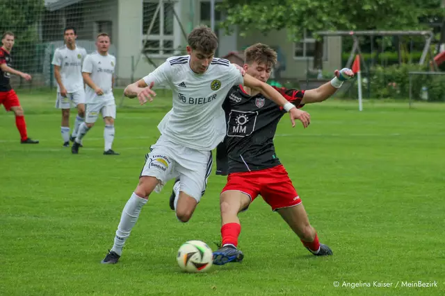 Kristof Gaal-Horvath und Ákos Kovács im Duell um den Ball. | Foto: Angelina Kaiser