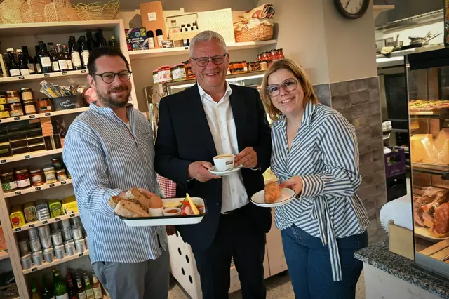 Das Chez Paul feierte im im Bundesländerhof sein großes Comeback. Mit von der Partie: Bürgermeister Thomas Steiner. | Foto: Eisenstadt