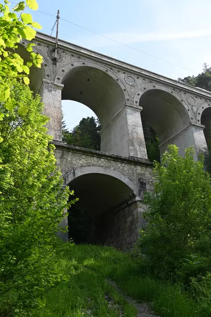 Ich gehe nur ein Stück hinauf zum Viadukt