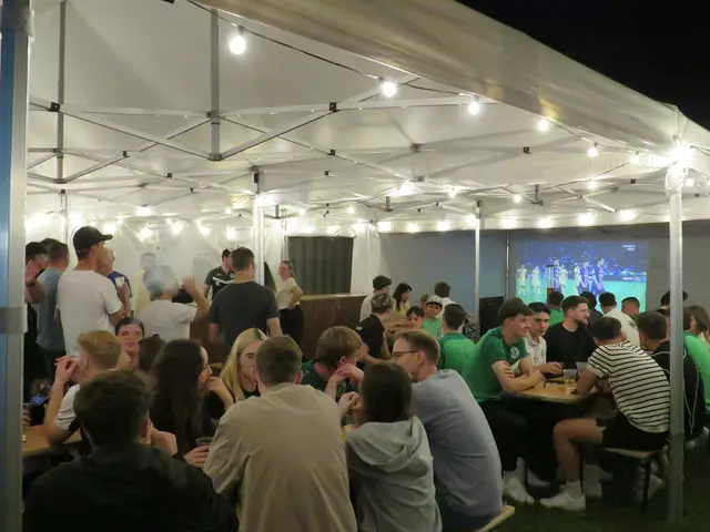 Im Zelt wurde das UEFA Champions-League Finale übertragen. 