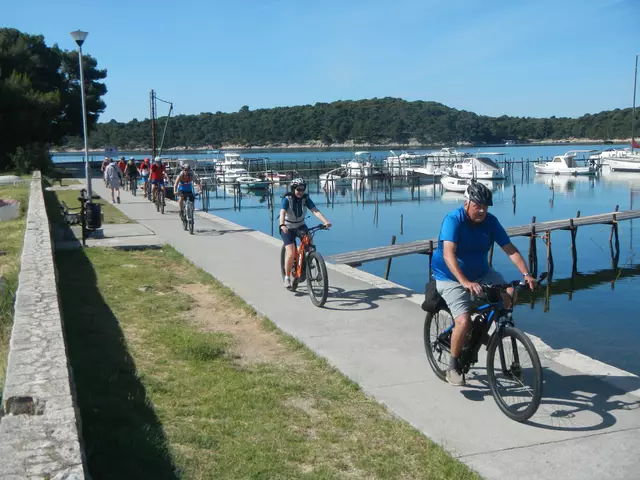Sehr oft ging die Biketour direkt am Wasser entlang. | Foto: Herbert Schöttl