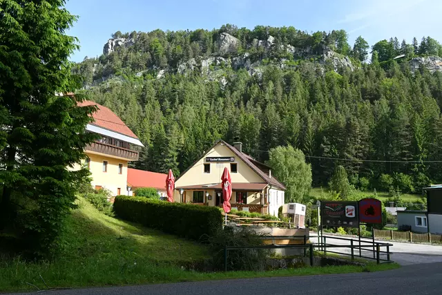 Ich parke gegenüber dem Blunzenwirt