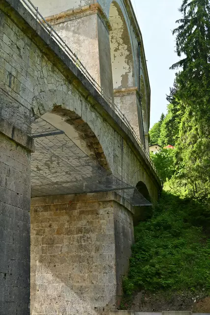 Oben sieht man das Ghega Museum