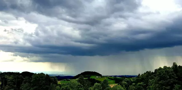 Gewitter aus Pabneukirchen gesehen. Blickrichtung Münzbach-Arbing am 21. Mai. | Foto: Martin Mitterlehner
