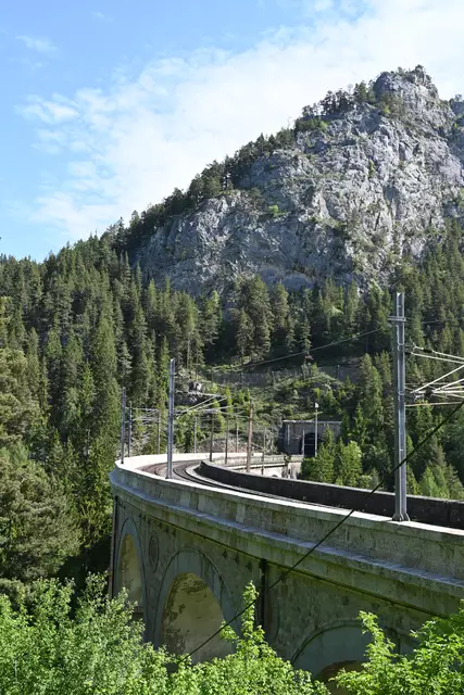 Viadukt und Pollereswand