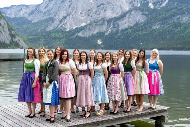 Von 22 Berwerberinnen kamen 16 zum Narzissencasting nach Altaussee | Foto: Jakob Grill / Narzissenfestverein
