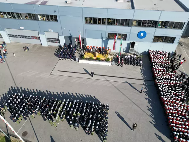 Nach der Siegerehrung wurde die Veranstaltung mit der Landeshymne beendet und es wurde vom Bewerbsplatz abgetreten.  | Foto: David Floimayr/Presseteam BFKDO