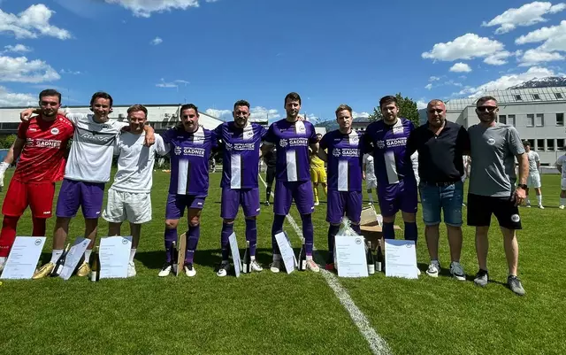 Fast ein ganzes Team wird vom IAC beim letzten Heimspiel verabschiedet. | Foto: IAC