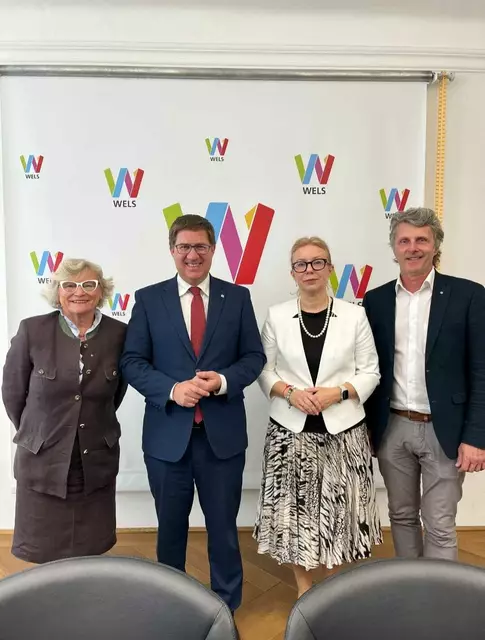Ulrike Pjeta vom Rotary Club Wels Nova, mit Bürgermeister Andreas Rabl, Botschafterin Lina Rukštelienė und dem Clubpräsidenten Lothar Müller. | Foto: RC Wels-Nova